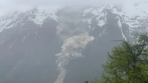 ⛰️ In the Swiss Valais, a glacier collapsed on the village of Blatten this Wednesday! He was evacuated 9 days ago.