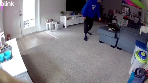 my bf who "doesn't like cats" when I'm not home 😂