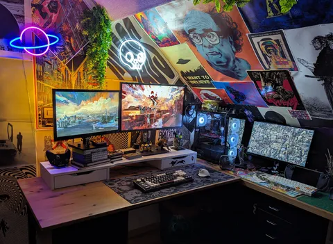 Maximalism, no dutch angle, more posters. 