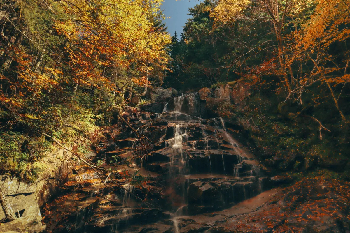Cloudland Falls in the autumn, NH [OC] (6000 X 4000)