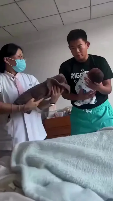 Dad holding baby for the first time ❤️