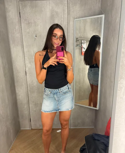 I'm obsessed with wearing mini skirts