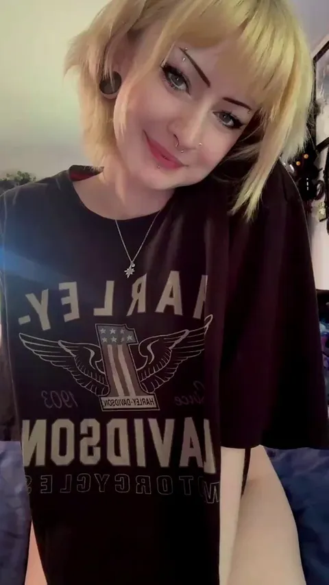 my tits can only fit in big palms [reveal]