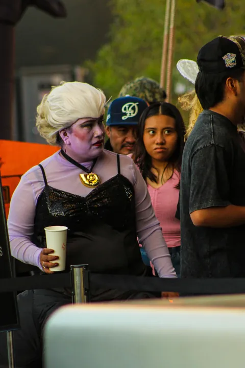 The Tesla Diner in Hollywood threw a Halloween party tonight… so the protesters outside did too [OC]