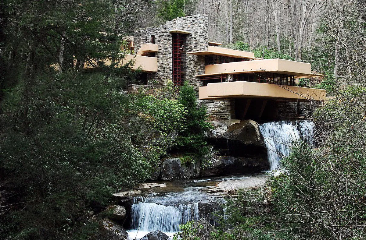 What makes Fallingwater an icon of American art?