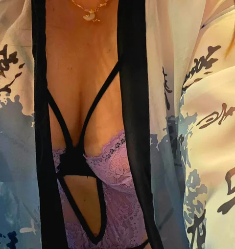 37F momx2「花は桜木、人は武士」Among flowers the cherry blossom; among men the warrior. What am I?