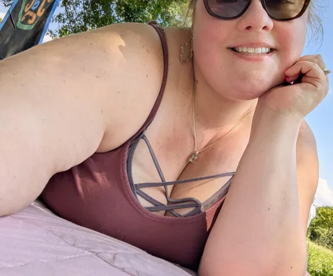 It's never to hot to thot 😘