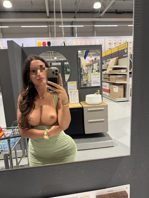 Public flashing makes me so wet