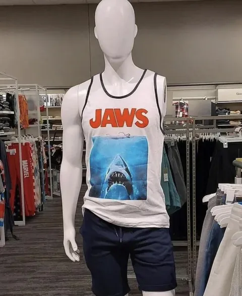 PsBattle: Jaws mannequin display