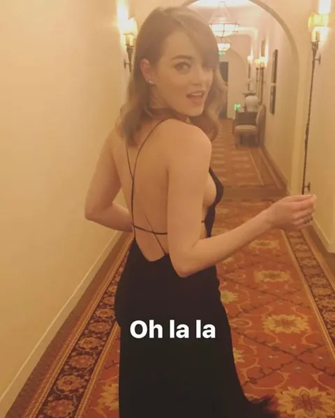 Emma Stone (Sideboob)