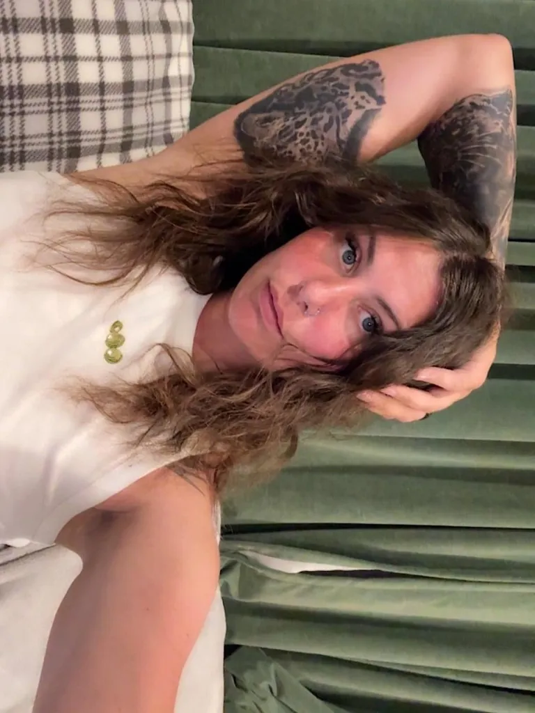 Born in 1999, 1 kid... Am I still hot? 🫣➡️ F26