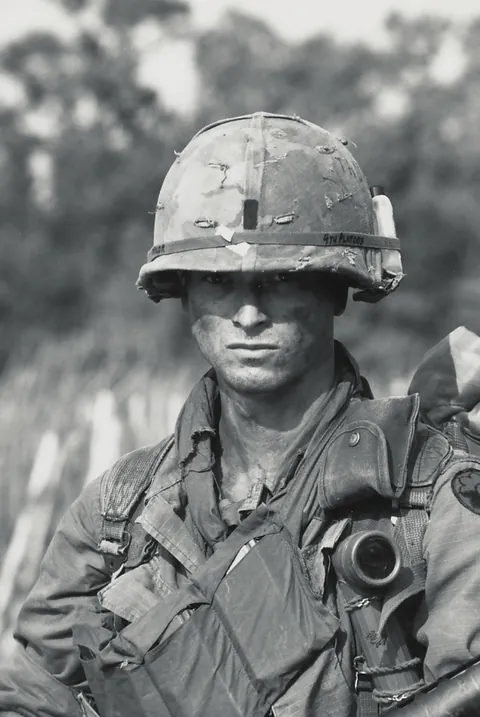 Gary Sinise here. For the anniversary of Forrest Gump, I wanted to share more of my favorite Behind-The-Scenes photos. So many wonderful memories. (1994)
