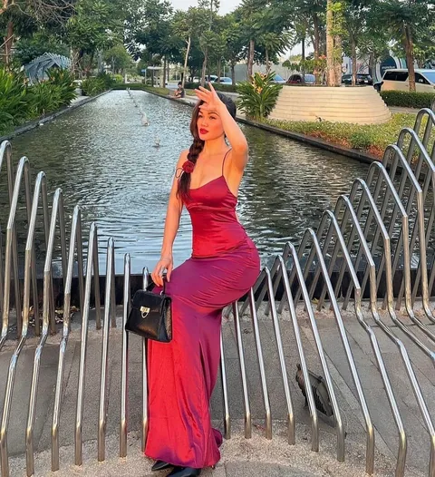 I sent these photos to my grandmother and she replied “You’ve turned into such a beautiful young lady. I’m so happy for you“ so cute  that she’s accepted I’m 🏳️‍⚧️ 😭 