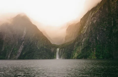 Milford Sound, New Zealand [OC] [3500x2295]