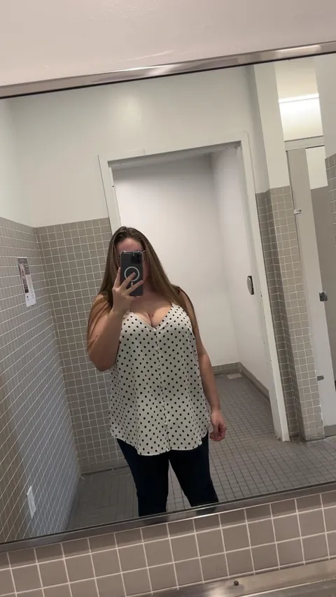 [f26] 🤭🤭got walked in on couple times but never got caught…tongue out or no