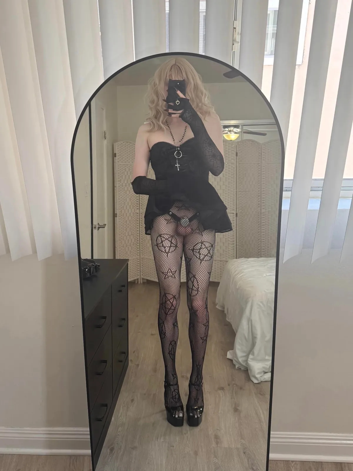 i think i was meant to be a sexy goth girl, definitely not a boy