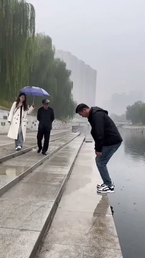 He can touch the water lightly at both front and back.