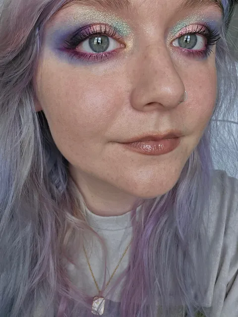 Is this giving black eye or iridescent?