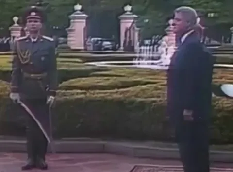 During the U.S. President's 1995 visit to Kyiv, Ukraine received security guarantees after giving up the world's third-largest nuclear arsenal