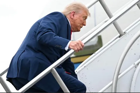 Trump stumbling on stairs to Air Force One today