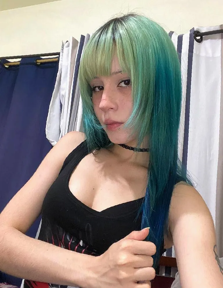 Guys, I am so happy because I for real fit half of my finger inside my booty. My clown fish was watching me and I think he was excited too lol hahaha