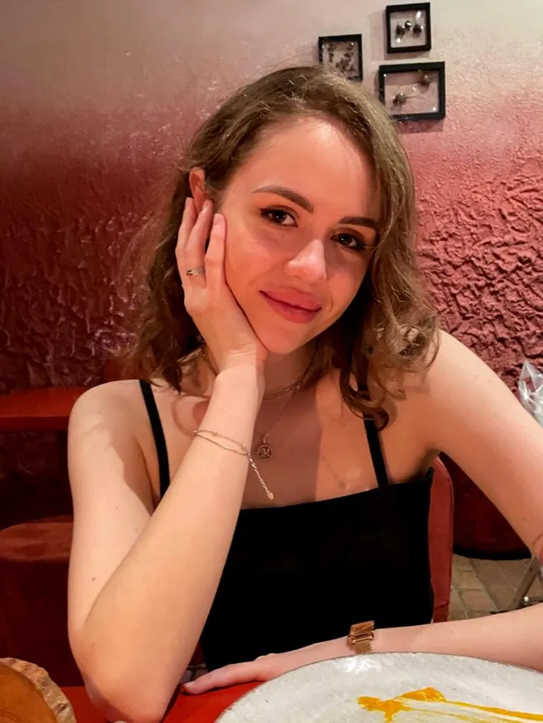 A charming moment before dinner