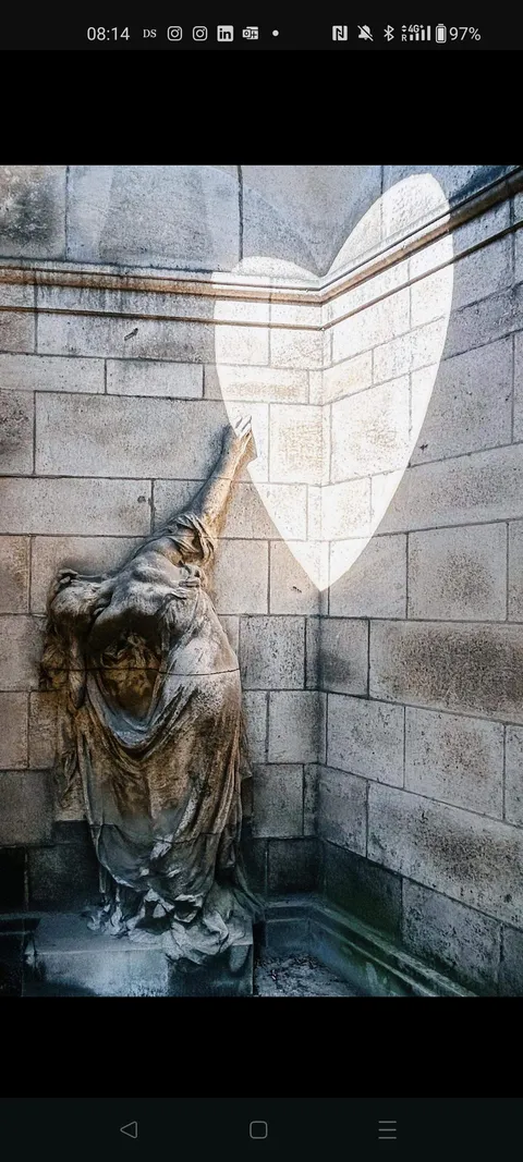 Each year this perfect heart shape appears for ten days around summer solstice in a tomb in Brussels, Belgium