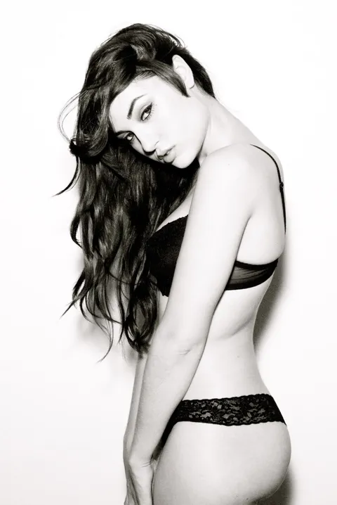 Dat ass from the side 