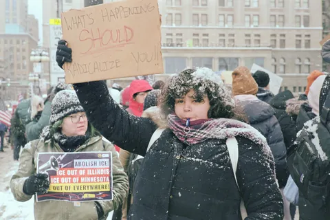 [OC] Chicagoans out in extreme cold and snow to support Minneapolis