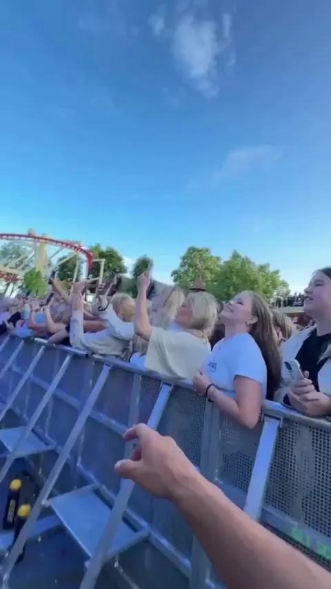 Exclusive backstage footage