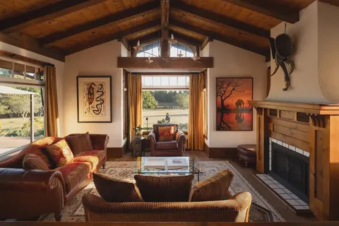 Lovely craftsmanship and details in California Craftsman House. Santa Cruz mountains, CA [1440x960]