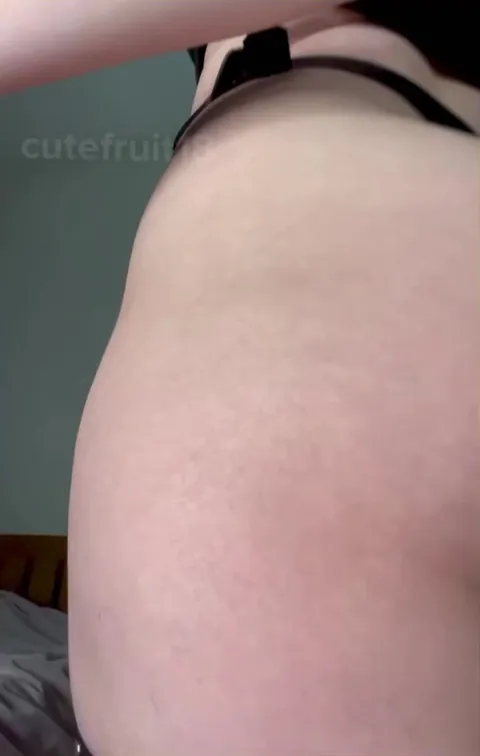 i'd love to park these fat buns on you