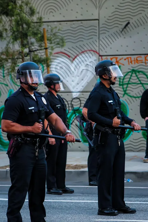 Today, the LAPD shut down a protest outside the ICE Detention Center in Los Angeles [OC]