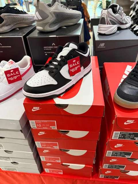 How my local footlocker have all the heat while I’m unemployed? 😭🥀