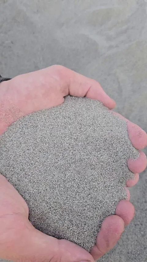 This sand I found kind of reminds me of static from a TV, or sandworm?