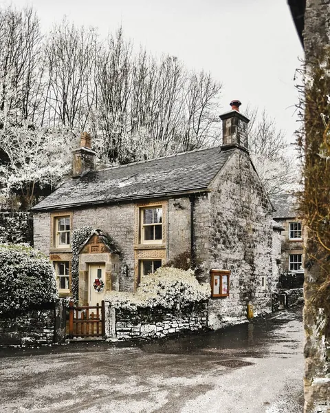 Stone cottage in snow covered Milldale, Peak District, Derbyshire, England [1080×1350]