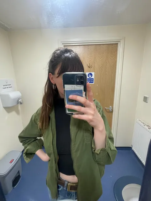 Undress me at work :) (f,27)