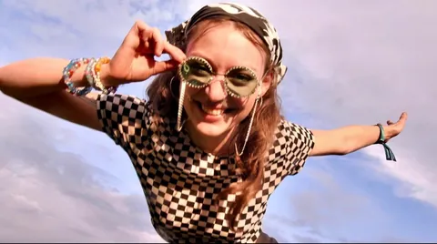 23F , im a DJ and a server. Im a bisexual with two cats because i cant get any pussy, and im afraid of hot women. do your worst incels