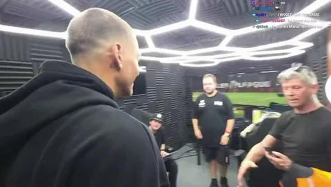 xQc couldn’t believe his dad started glazing Marlon after meeting him for the first time and told him that he’s never met a good looking guy like him