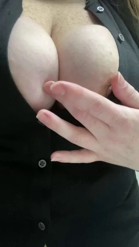 I hope you like natural tits 🖤
