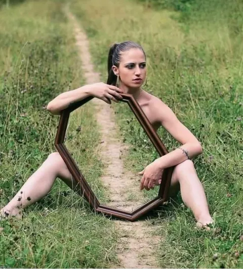 PsBattle: girl behind a mirror