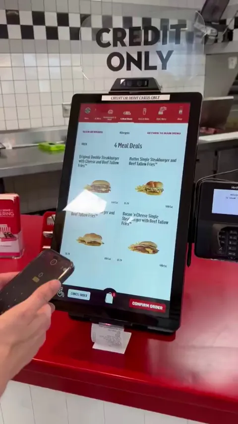 Paying with bitcoin at Steak ‘n Shake. Send it. 🚀