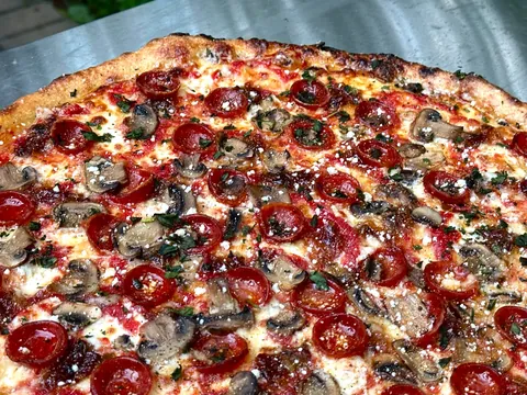 [Homemade] pepperoni and mushroom pizza