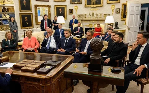 PsBattle: Trump at his desk with world leaders