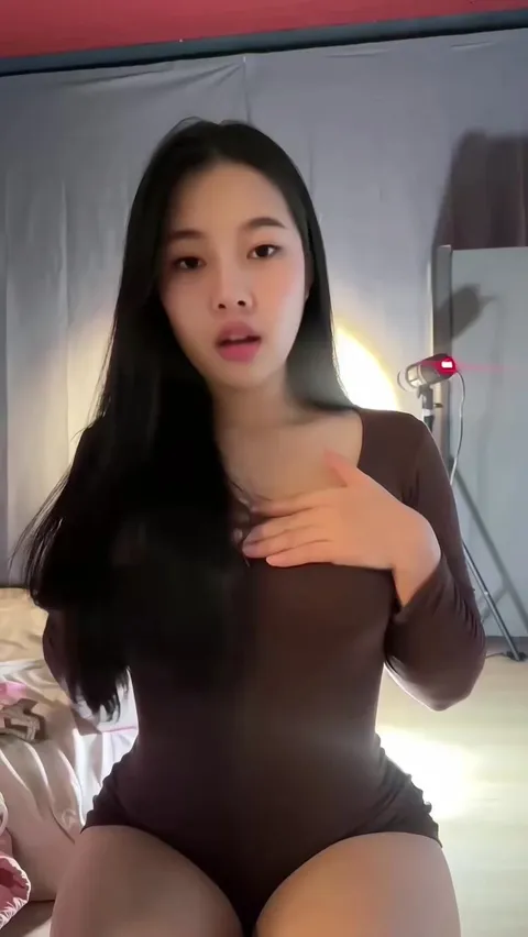 2005 slut, built for cum