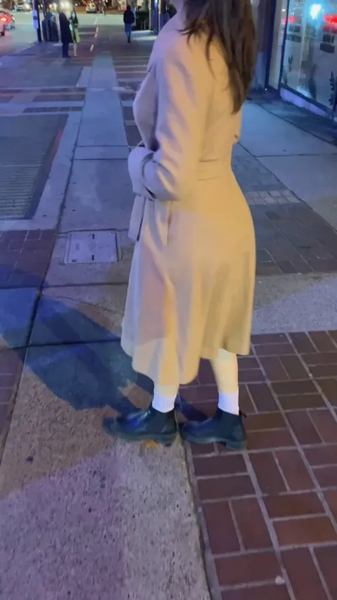 A fully nude flash on a busy city night