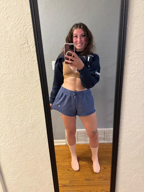 Born in 1999, 1 kid... Am I still hot? 🫣➡️ F26