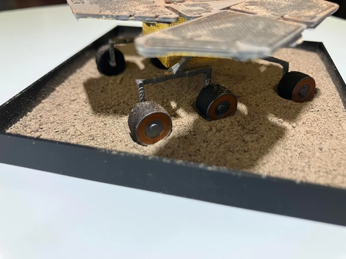 Dusted my Opportunity model with real Mars regolith simulant