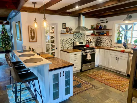 A Vermont home I just finished renovating ☺️ Which is your favorite room?