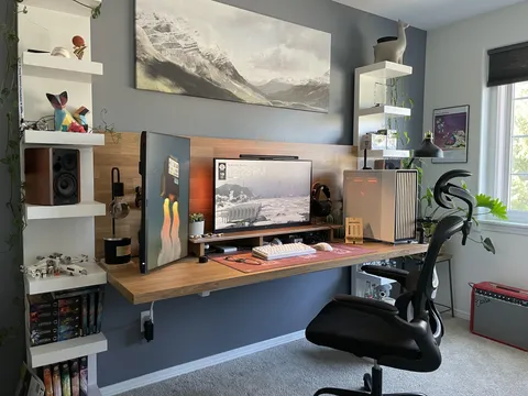 Seems everyone’s using the Fractal North these days. My turn.